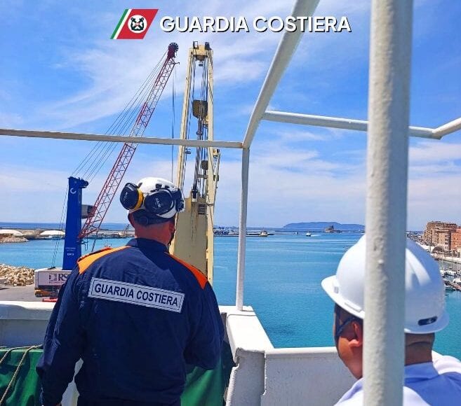 Trapani, fermata nave cargo nel porto: gravi irregolarità a bordo