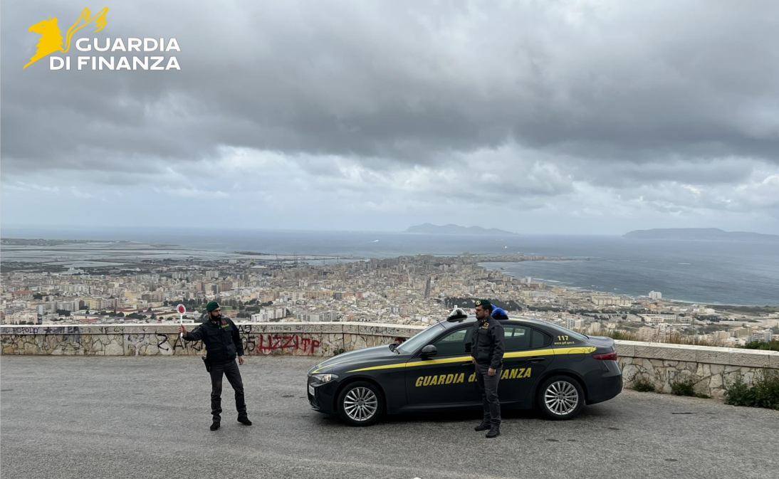 Trapani, sequestrati 31 mila articoli di cancelleria in negozio del centro