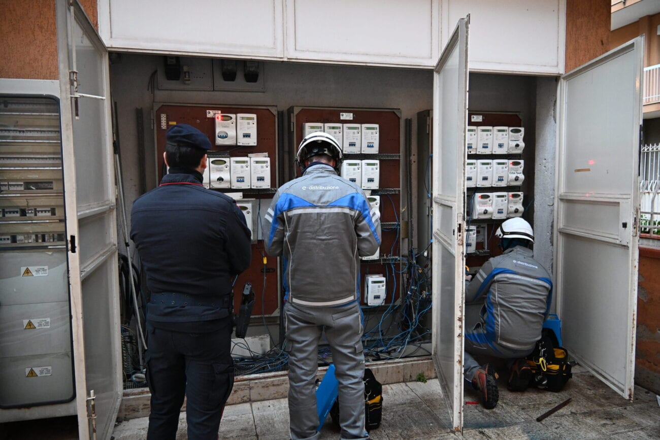 Camporeale, allacci abusivi alla rete elettrica: cinque denunciati dai Carabinieri