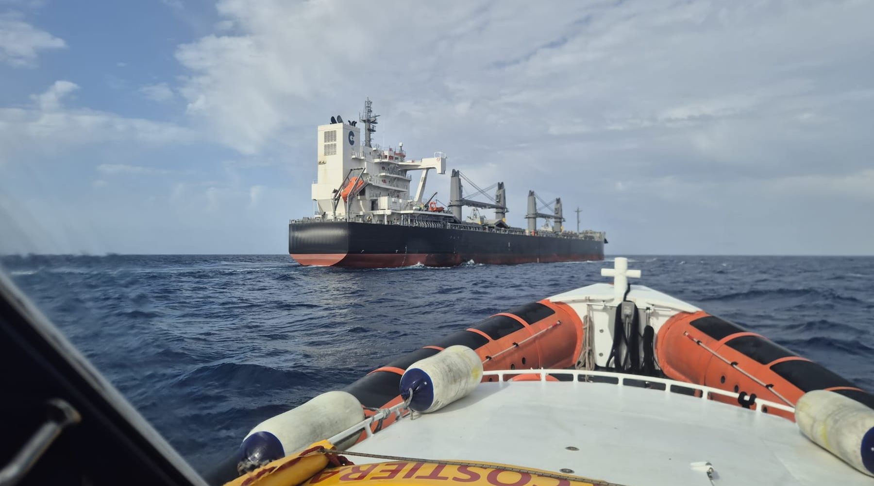 Pantelleria, malore su mercantile: marinaio salvato dalla Guardia Costiera