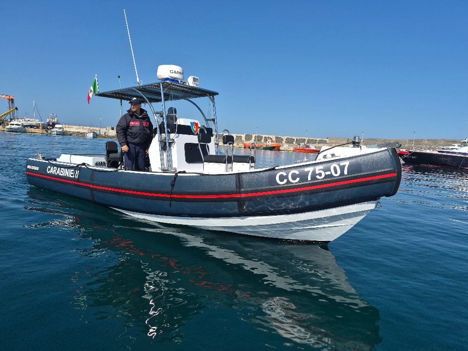 Pantelleria, nuovi controlli in mare: ai Carabinieri consegnato un battello ad alta velocità