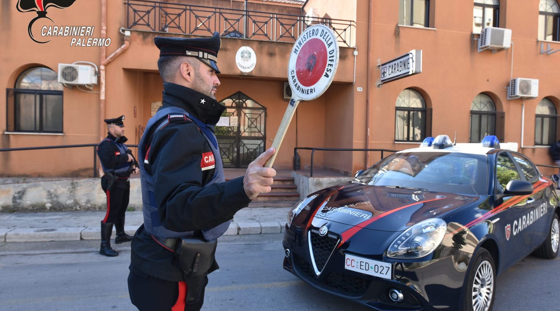 Droga in casa e alcol alla guida: blitz tra Balestrate e Trappeto