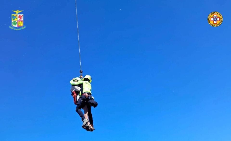 Malore e trauma cranico allo Zingaro, turista tedesca salvata con l’elicottero militare