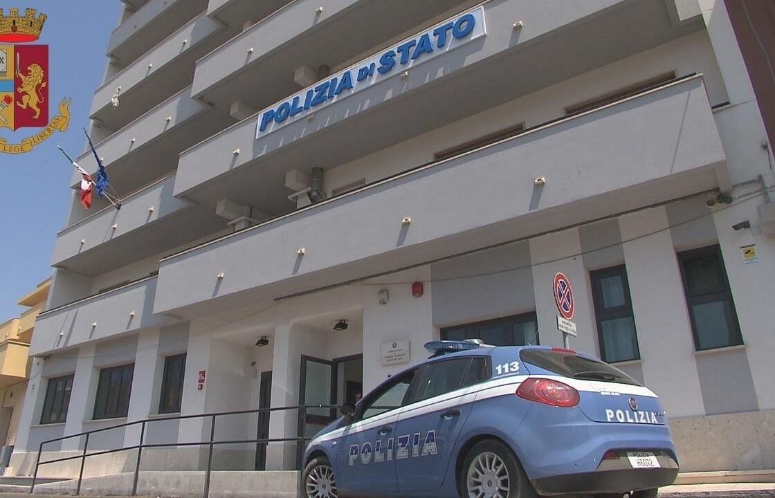 Mazara, 17enne rapinata nel centro storico: paura tra i vicoli, caccia all’aggressore