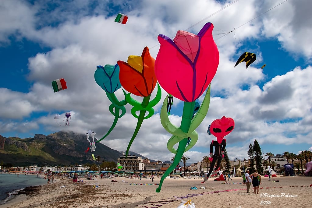 San Vito, il cielo si accende: torna la magia del Festival degli Aquiloni