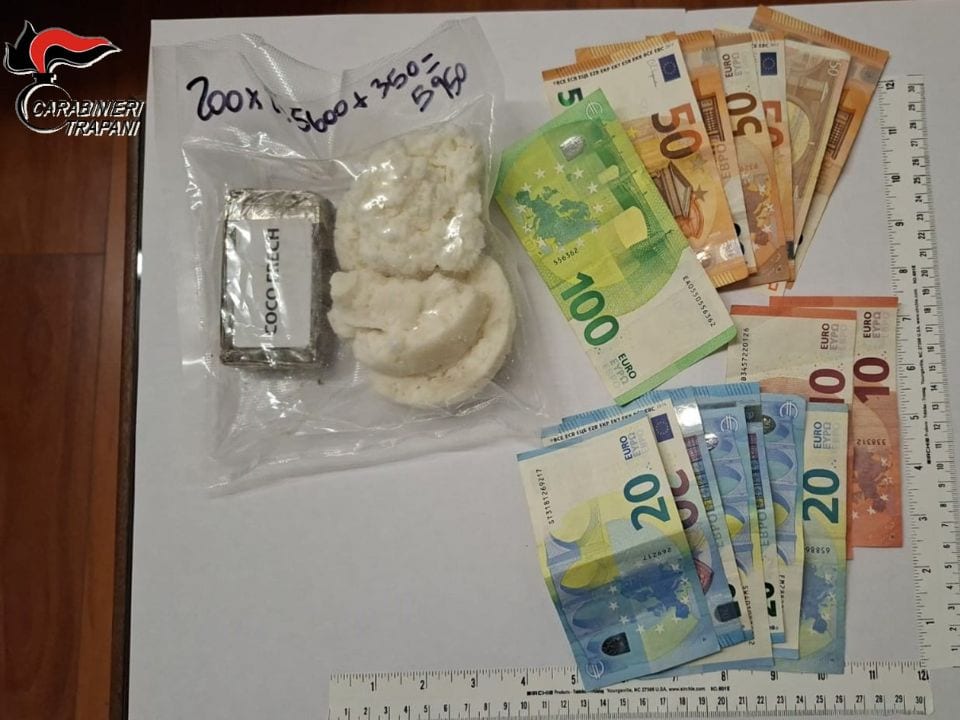 Alcamo, fermato con crack e hashish in auto: arrestato un 19enne