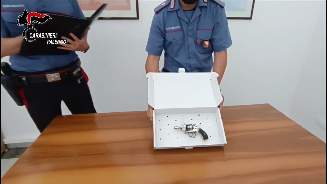 Spari tra i locali a Palermo: preso il 23enne che ha ferito una ventenne