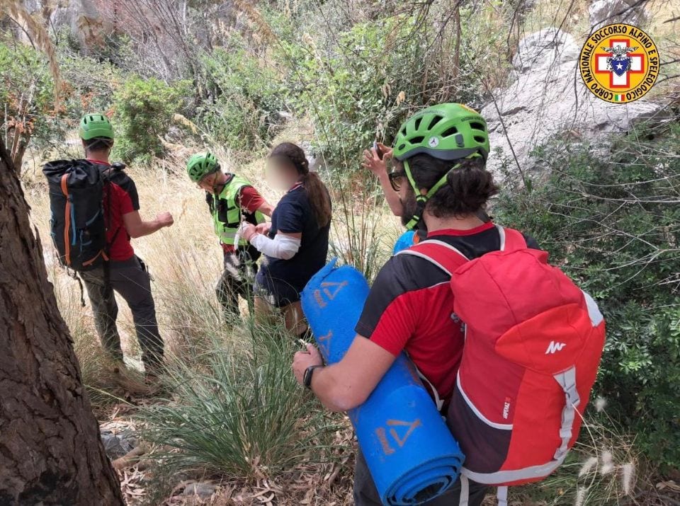 Monte Gallo, sedicenne si perde e scivola tra le rocce: soccorsa dal Soccorso Alpino