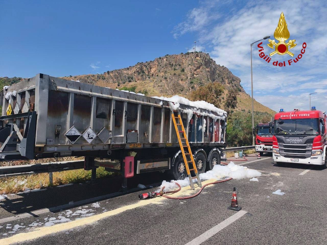 A19, in fiamme autoarticolato con batterie esauste, rallentamenti tra Villabate e Bagheria