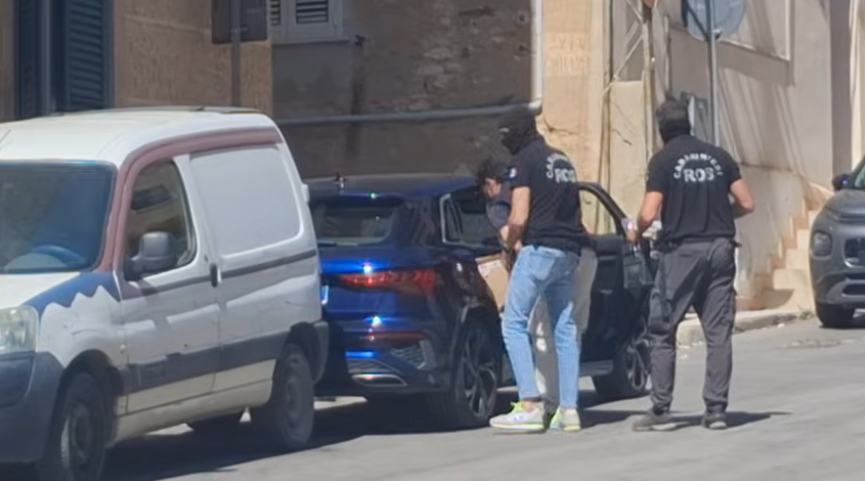 Pistola con matricola abrasa in casa dell’ex primario Burrafato: arrestato