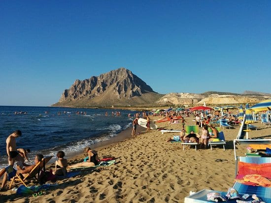 Valderice, bagnante in difficoltà a Rio Forgia salvato da due turisti