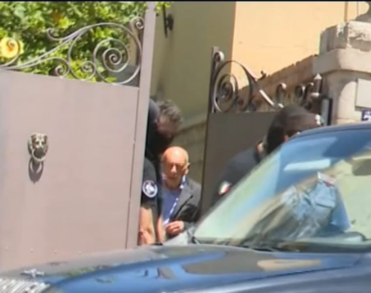 Dai pizzini ai finanziamenti, il gip conferma i domiciliari per l’ex primario ‘Parmigiano’