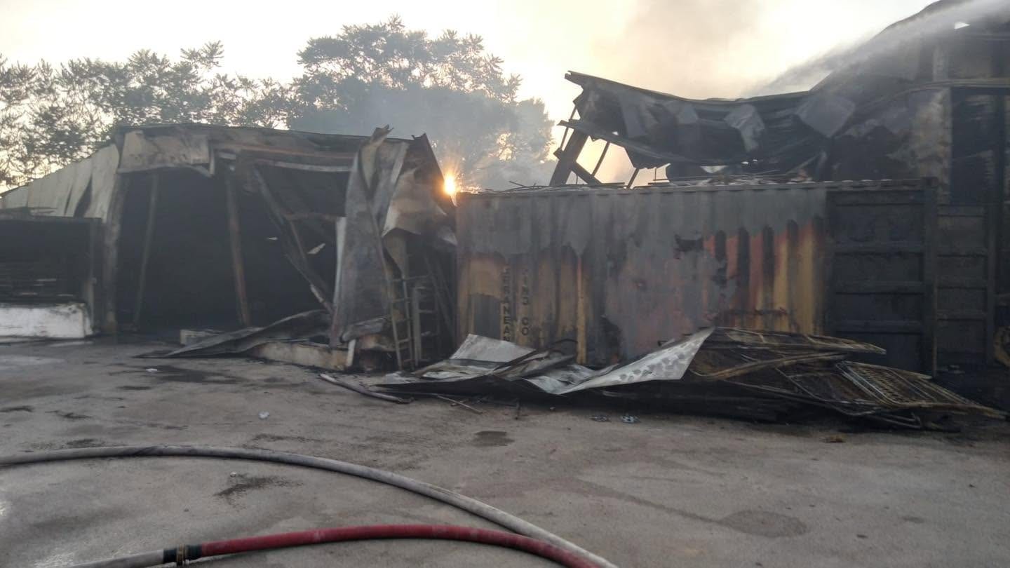 Croce Rossa di Castelvetrano devastata dalle fiamme, crollano due capannoni (VIDEO)