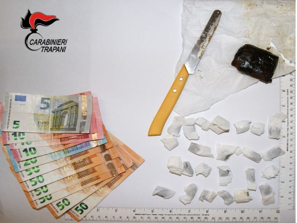 Arrestato giovane alcamese per spaccio e detenzione di stupefacenti