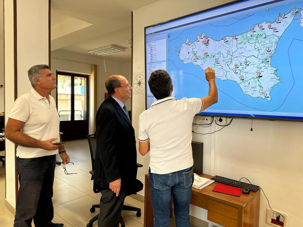 Incendi in Sicilia, Schifani: “Non abbasseremo la guardia fino alla fine dell’emergenza”