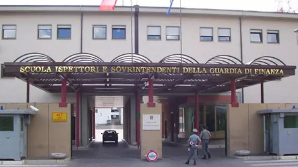 Tragedia alla scuola GdF: muore la 22enne di Alcamo Aurora Valenti precipitata dalla finestra