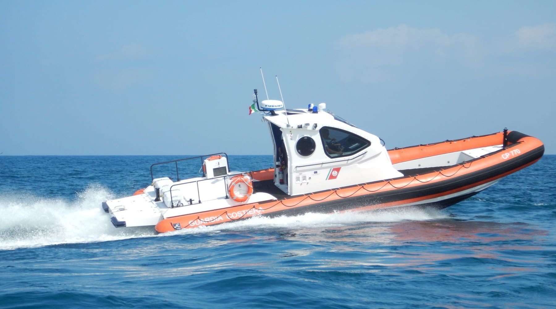 Due bagnanti in difficoltà salvati dalla Guardia Costiera a San Vito Lo Capo