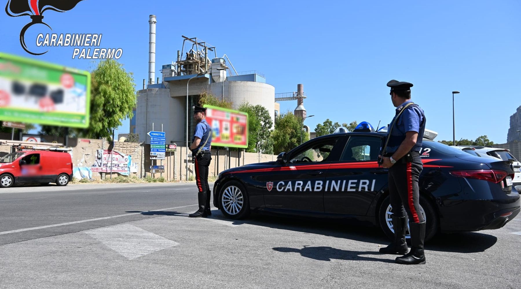 Tradito dall’odore della marijuana, arrestato con quasi un chilo di droga
