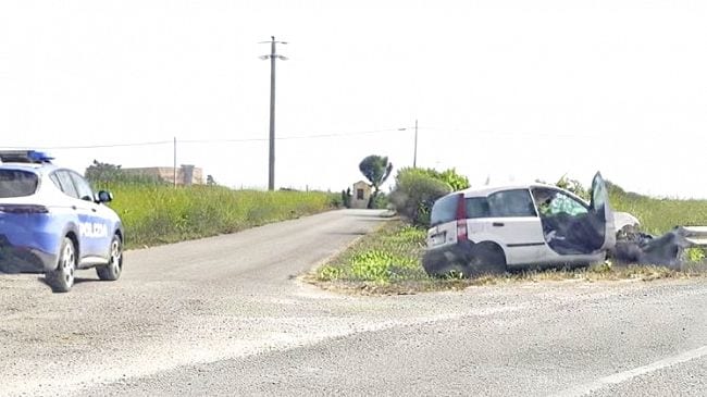 Petrosino, auto contro il guardrail sulla litoranea: 60enne grave in ospedale