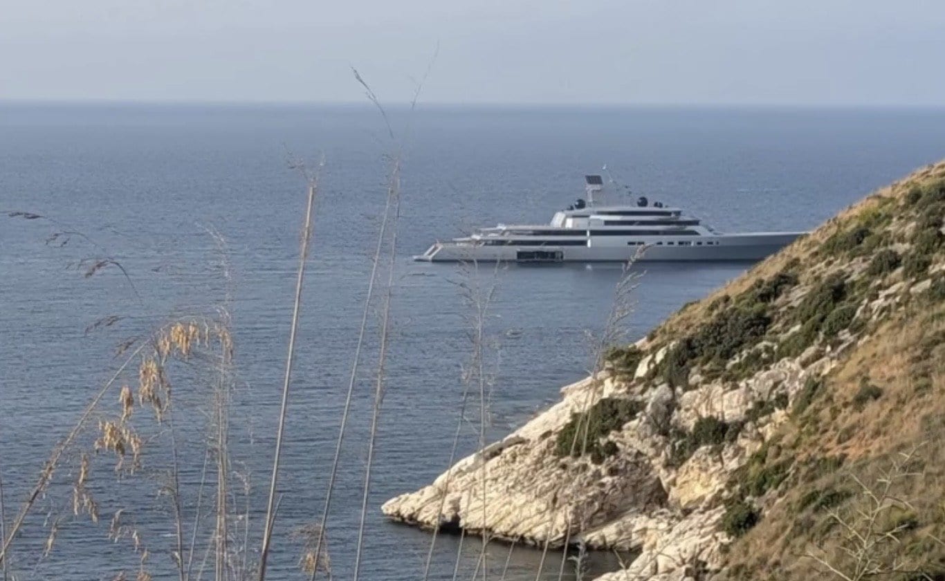 Castellammare del Golfo, avvistato il super yacht del cofondatore di Google Sergey Brin