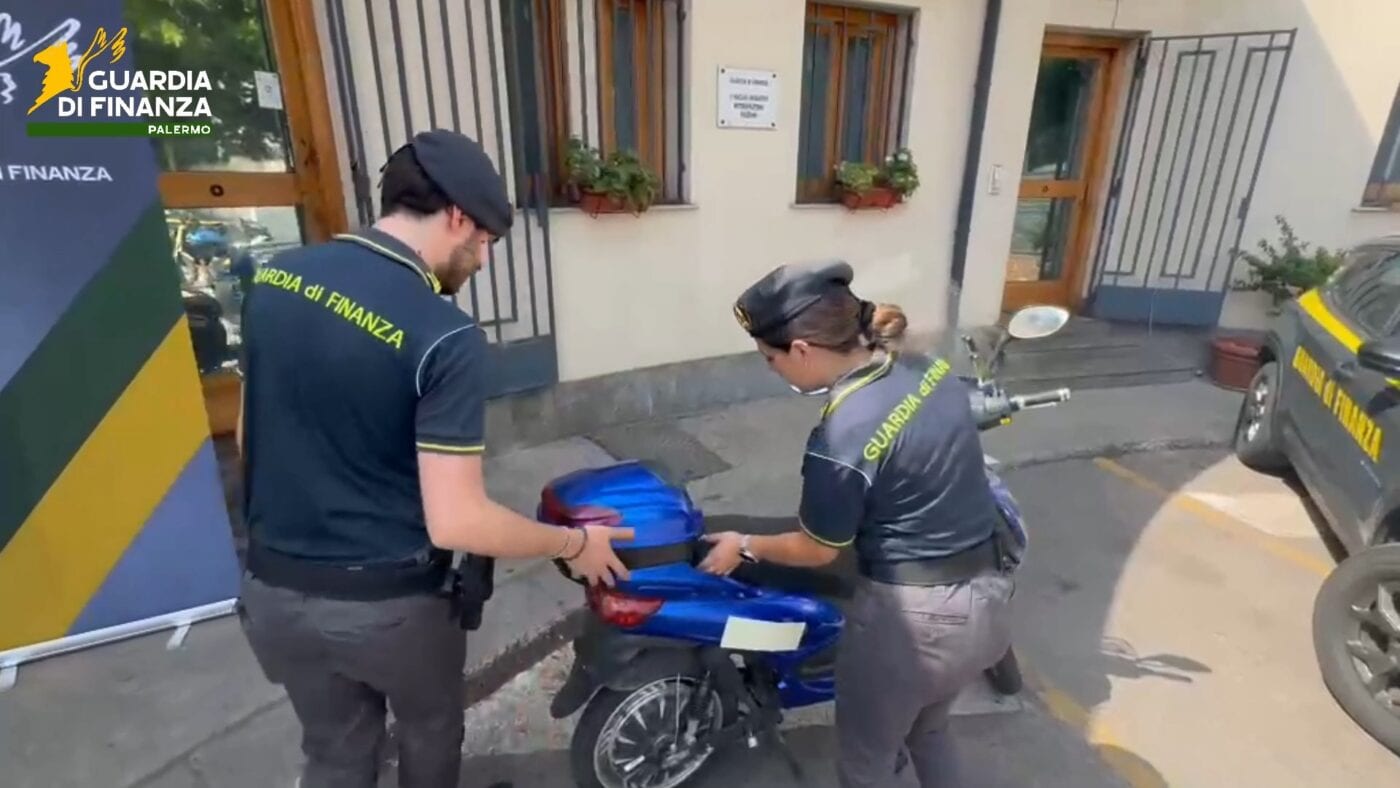 Palermo. Falsa sicurezza e frode commerciale: maxisequestro di finto e-bike in tutta Italia (VIDEO)