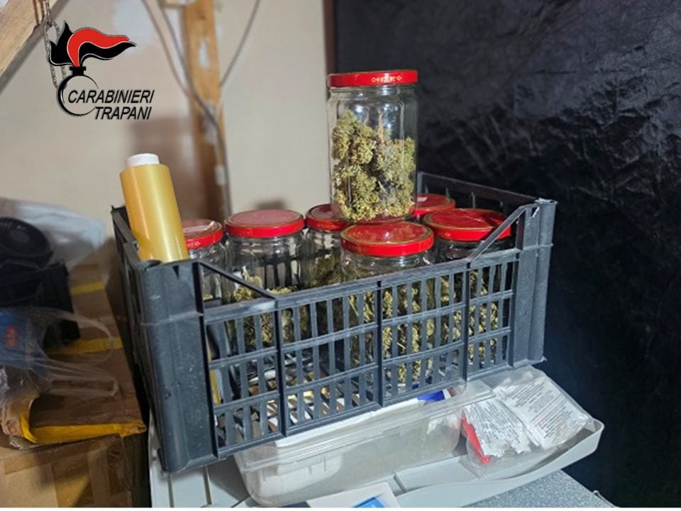 Marijuana coltivata in casa, arrestato un uomo a Erice