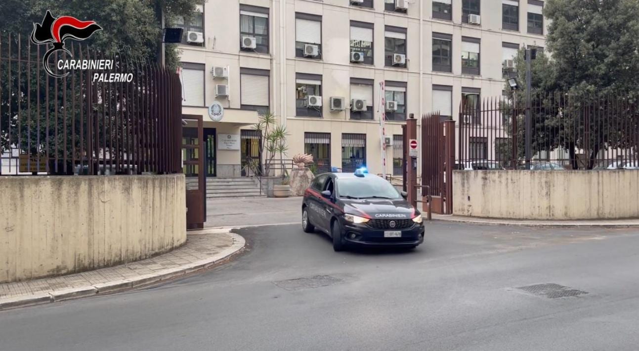 Auricolari rubati in spiaggia: il segnale Bluetooth porta i Carabinieri dai ladri