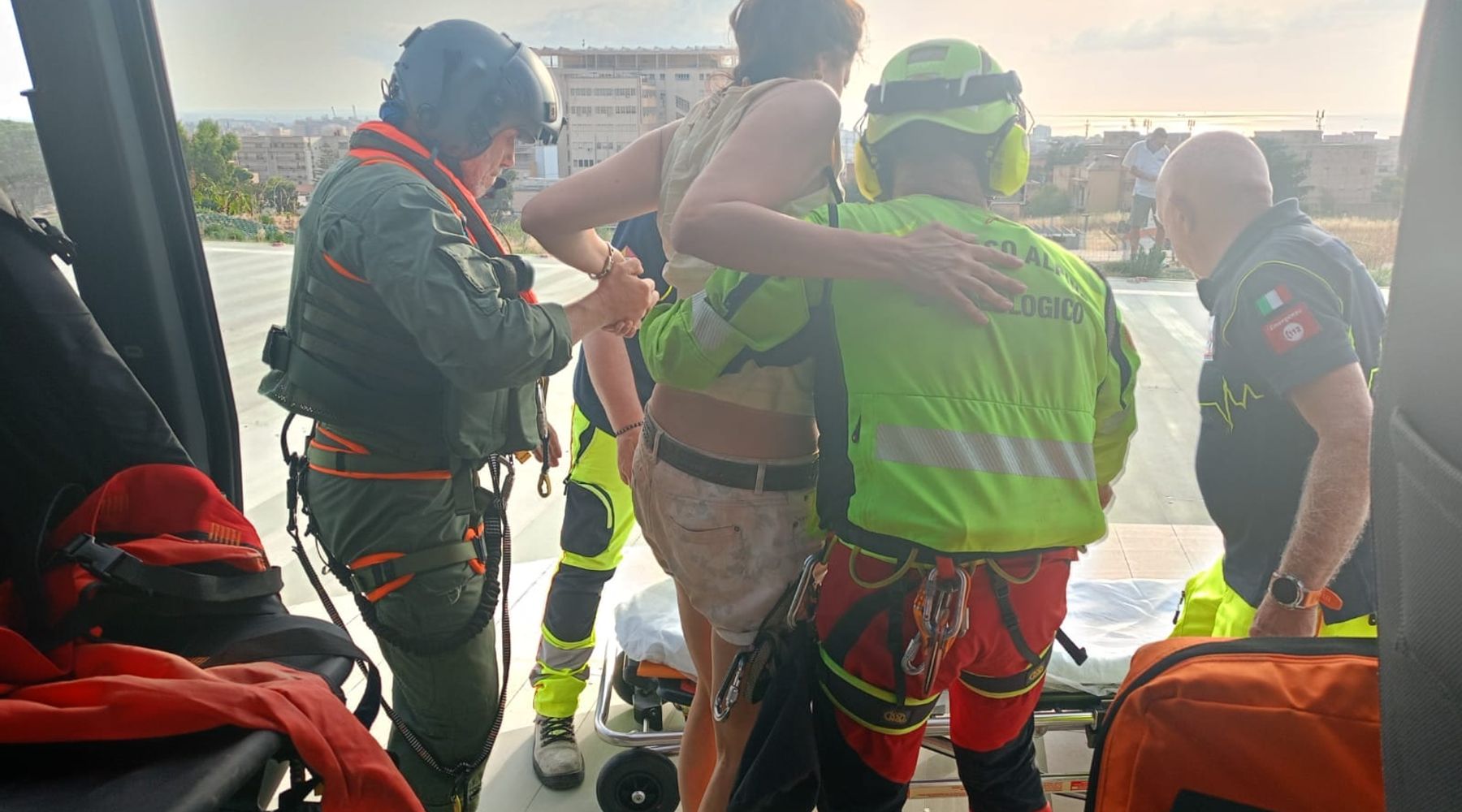 Interventro dell’elicottero dell’Aeronautica: donna salvata alla Riserva dello Zingaro