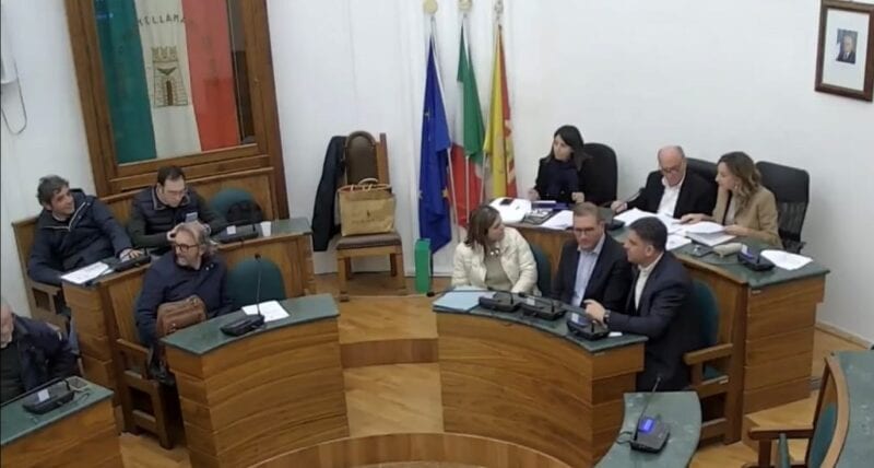 Castellammare del Golfo, Forza Italia contro Fausto: “La revoca a Todaro è una ripicca”