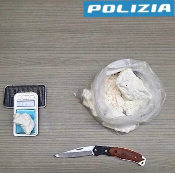 Cocaina, bilancino e un coltello nel borsello: due arresti tra Trapani e Mazara del Vallo