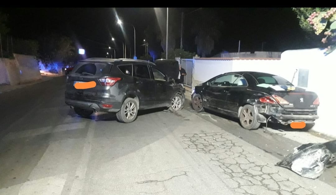 Alcamo, sbanda con l’auto e travolge la rete del gas: ventenne illeso, sfiorata la tragedia