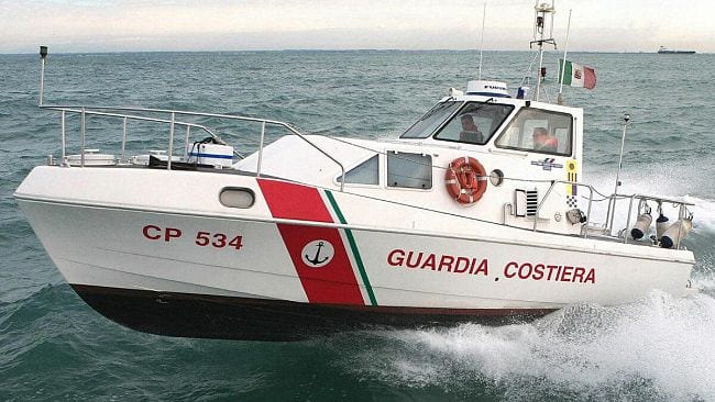 Castellammare, imbarcazione affonda a Cala Bianca: salvate cinque persone