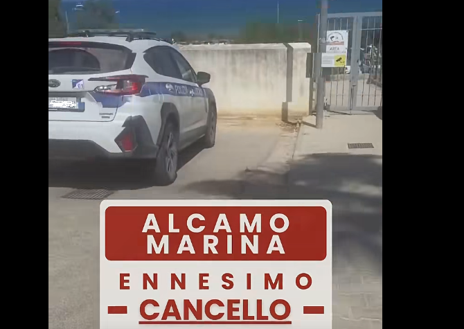 Alcamo Marina, rimosso il cancello abusivo. Camarda: «Il mare è di tutti»