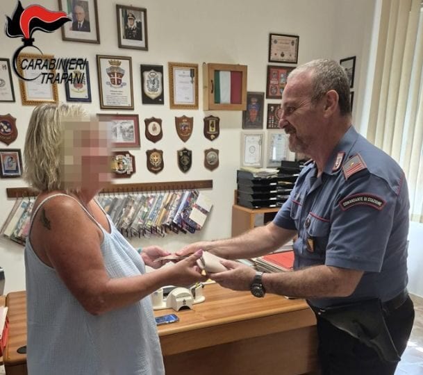 Castelvetrano, trova un portafogli con documenti e 500 euro e lo consegna ai Carabinieri