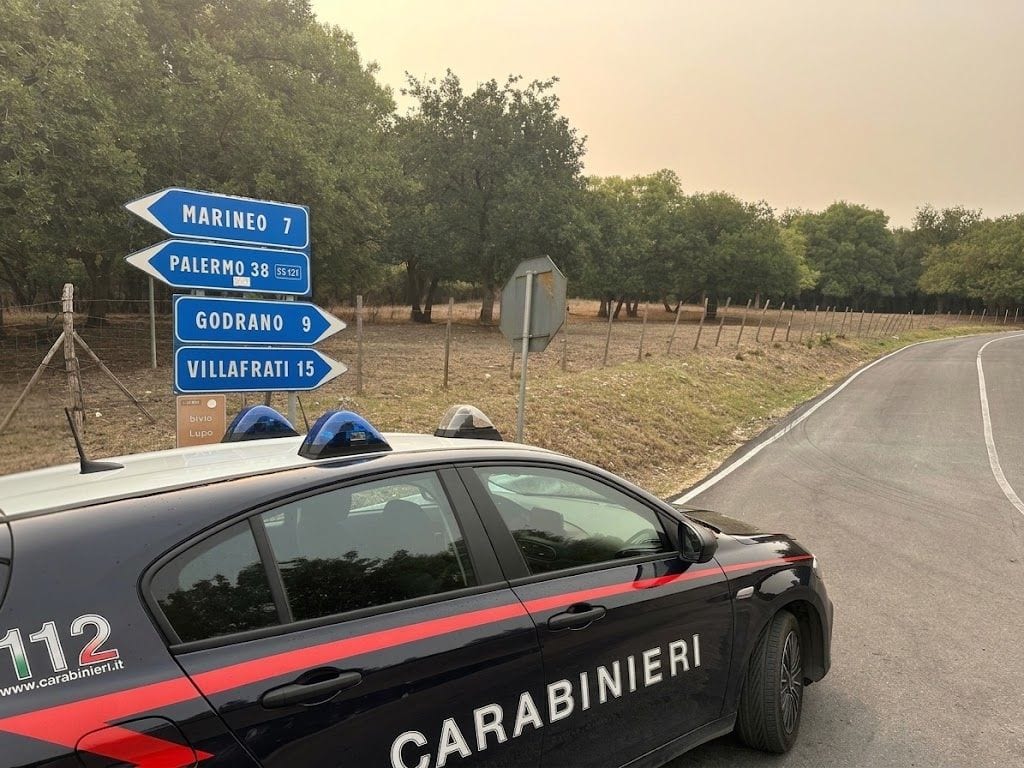 Truffa del finto carabiniere sventata nel Palermitano: arrestati due uomini, sequestrate finte tessere dell’Arma