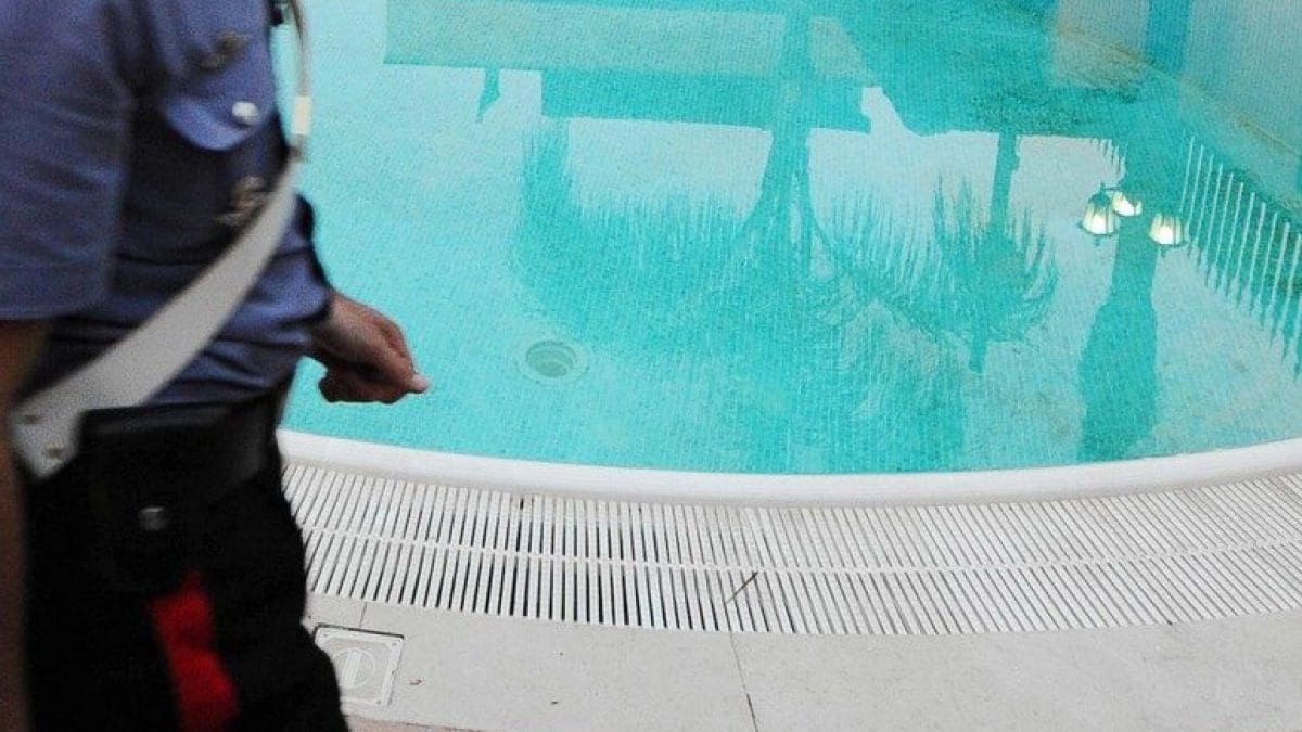 Bimba morta in piscina a Palermo, l’autopsia conferma l’annegamento