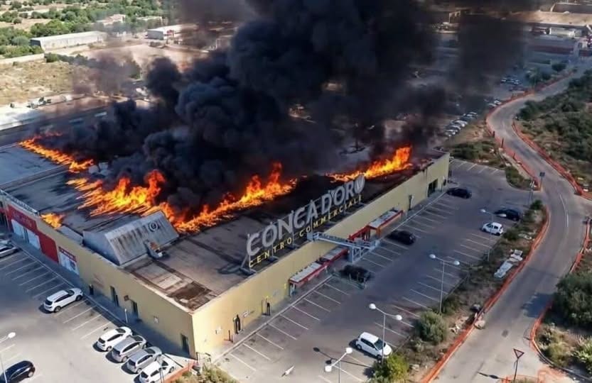 Incendio al centro commerciale Conca D’Oro, si studia la riapertura dell’80%