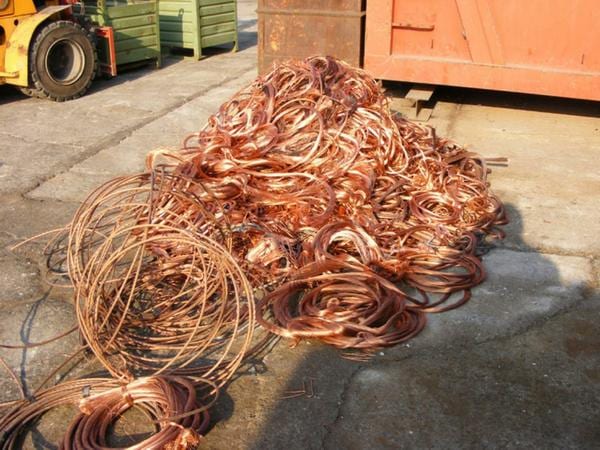 Raffica di furti di cavi e materiale elettrico a Calatafimi Segesta, zone al buio