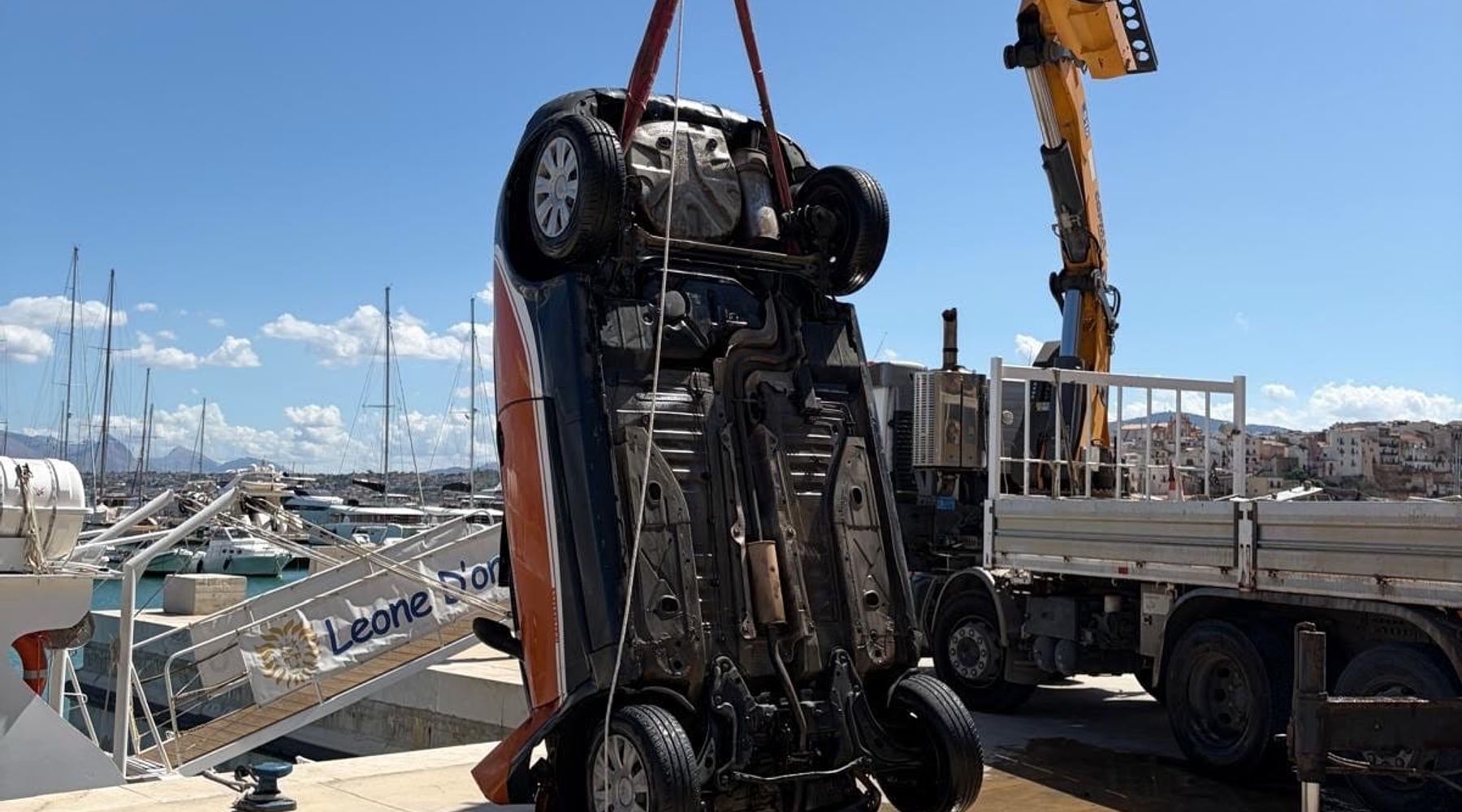 Auto finisce in mare nella notte a Castellammare: in salvo i due occupanti