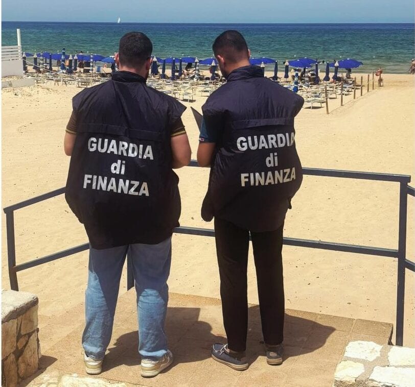 Sequestrati oltre 13 mila articoli di bigiotteria a San Vito Lo Capo