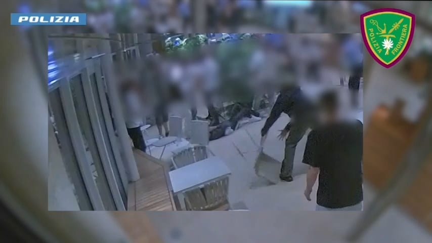 Scontro a bordo tra pugliesi e siciliani per una ragazza: 13 denunciati per rissa (VIDEO)