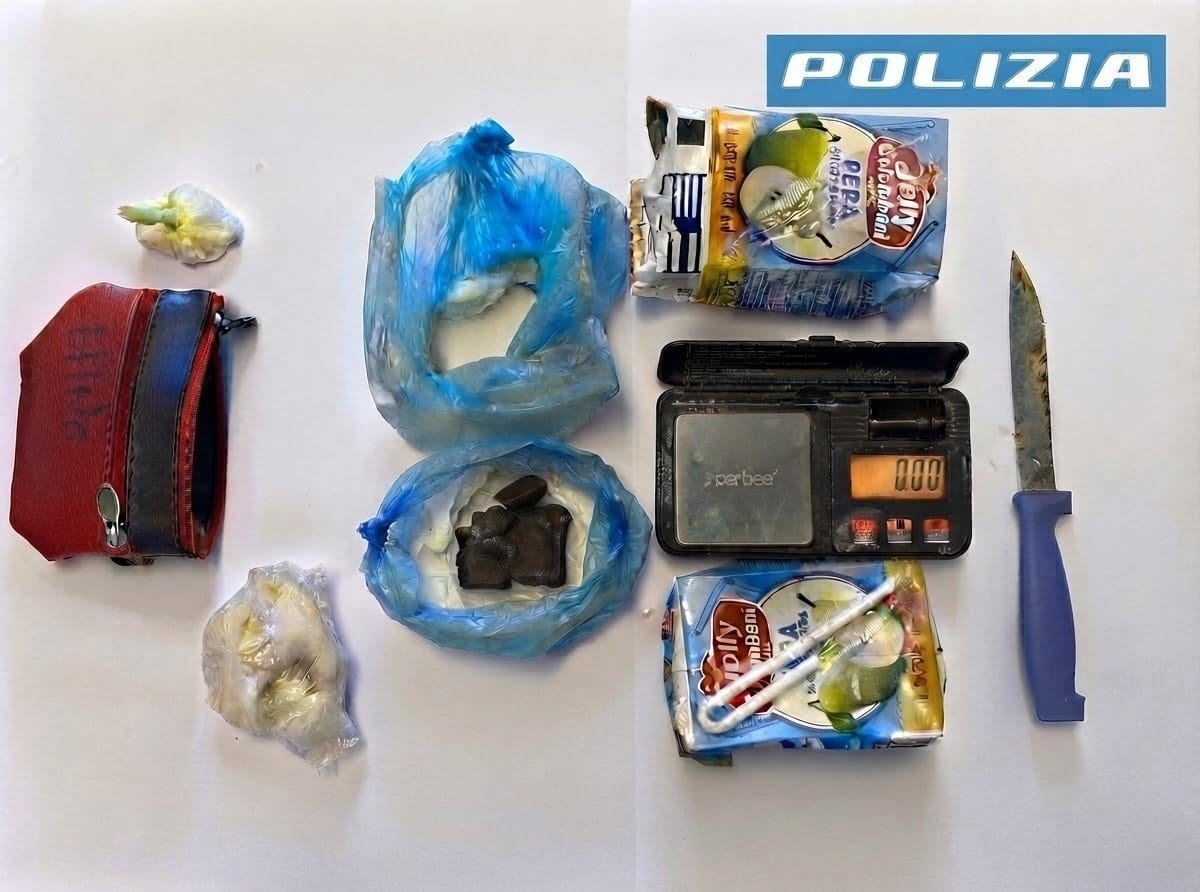 Droga nascosta nei succhi di frutta. Due giovani arrestati tra Castelvetrano e Mazara