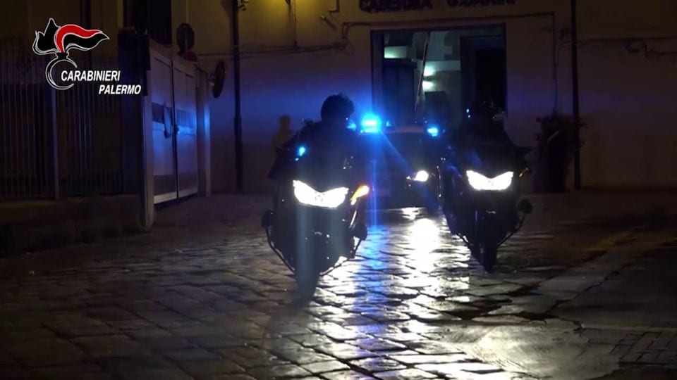 Fuga in scooter, travolta una donna a Palermo: arrestato un 24enne