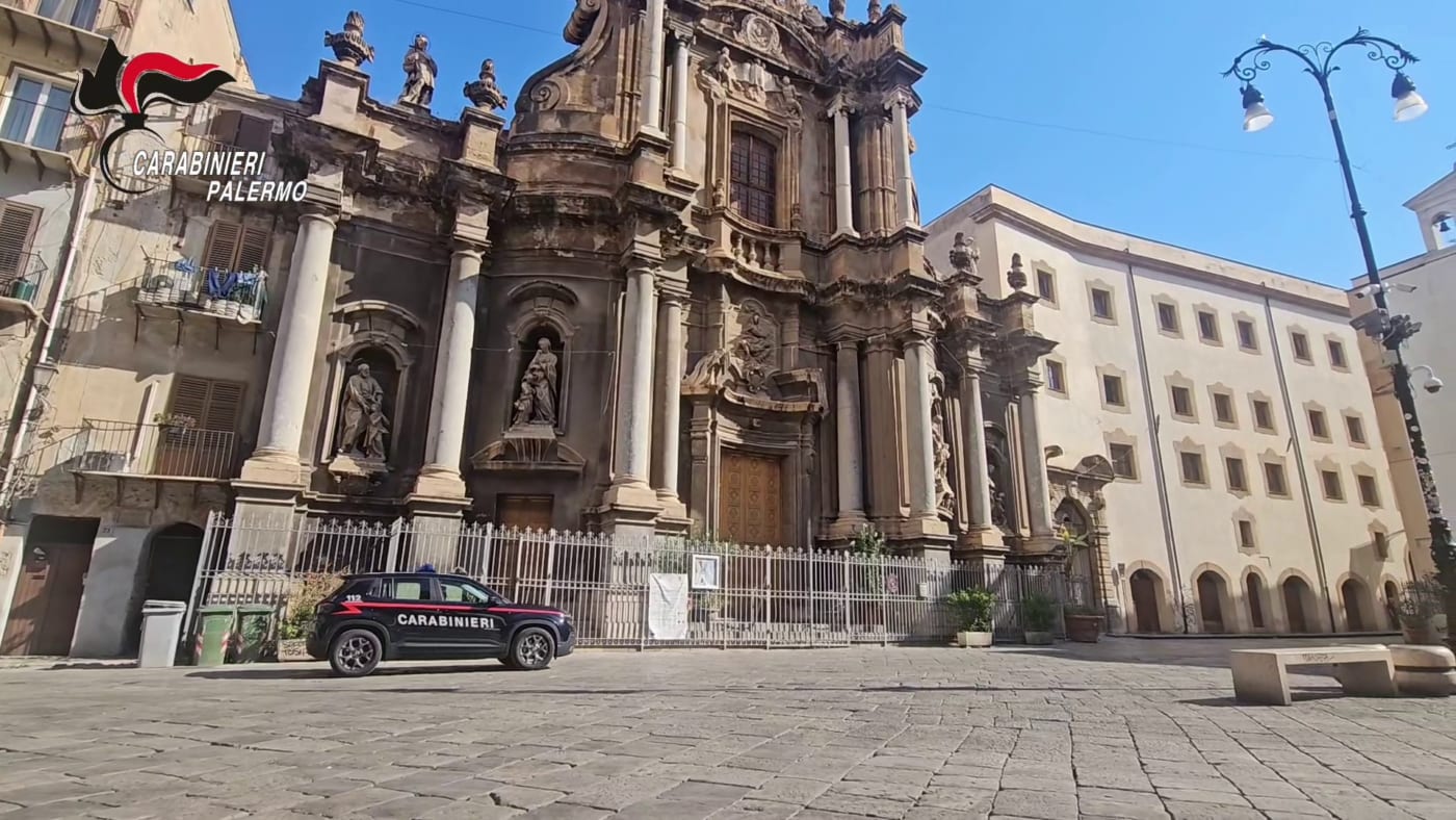 Turisti picchiati e rapinati a Palermo: Carabinieri eseguono 4 arresti