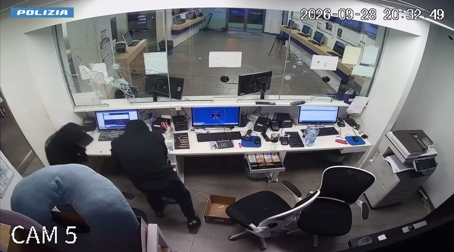 Rapina con un’ascia in un centro scommesse, due arresti a Palermo