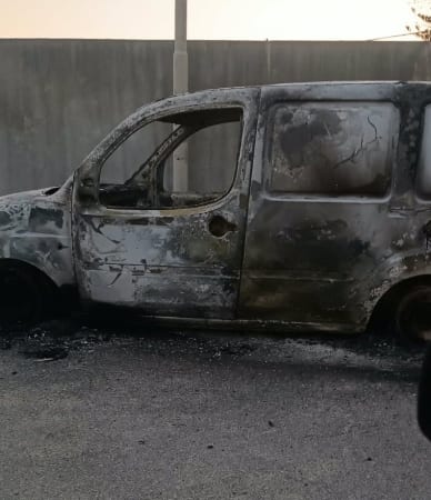 Caccia all’uomo nella zona sud di Marsala: pestaggio e furgone incendiato