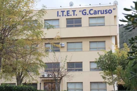 Collaboratori scolastici aggrediti all'ITET G. Caruso di Alcamo, denunciato uno studente