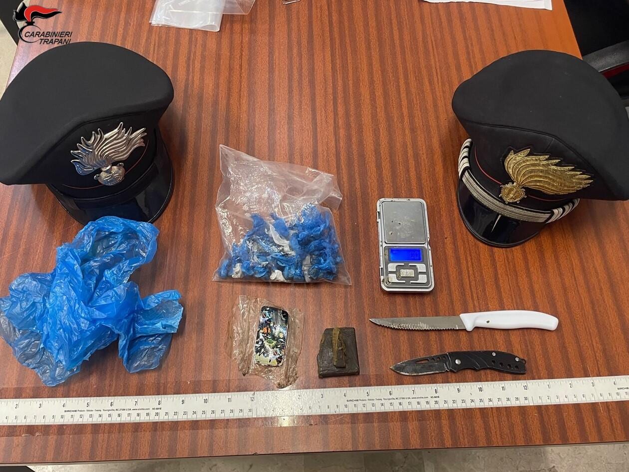 Erice Casa Santa, 56 dosi di hashish in casa mentre era ai domiciliari