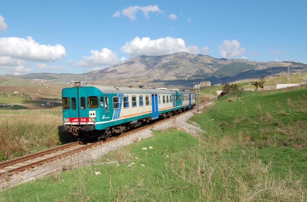 Tragedia su ferrovia Campobello di Mazara - Castelvetrano. Travolto uomo nella notte