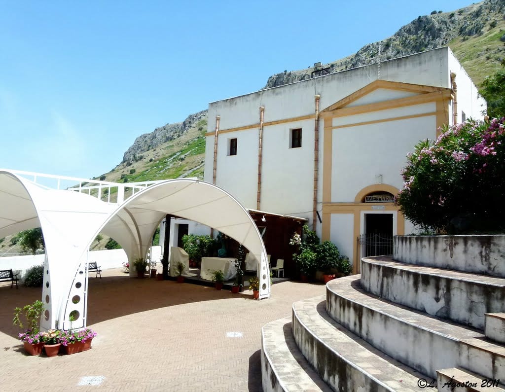 Cinisi: santuario, sistemata l’area esterna